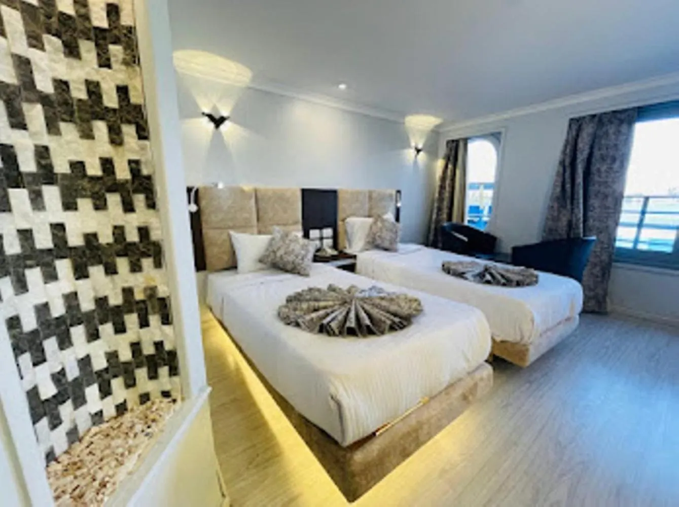 Hotel Nile Cruise Luxor To Aswan Every Monday, Thursday And Saturday And Trip To Abo Simple